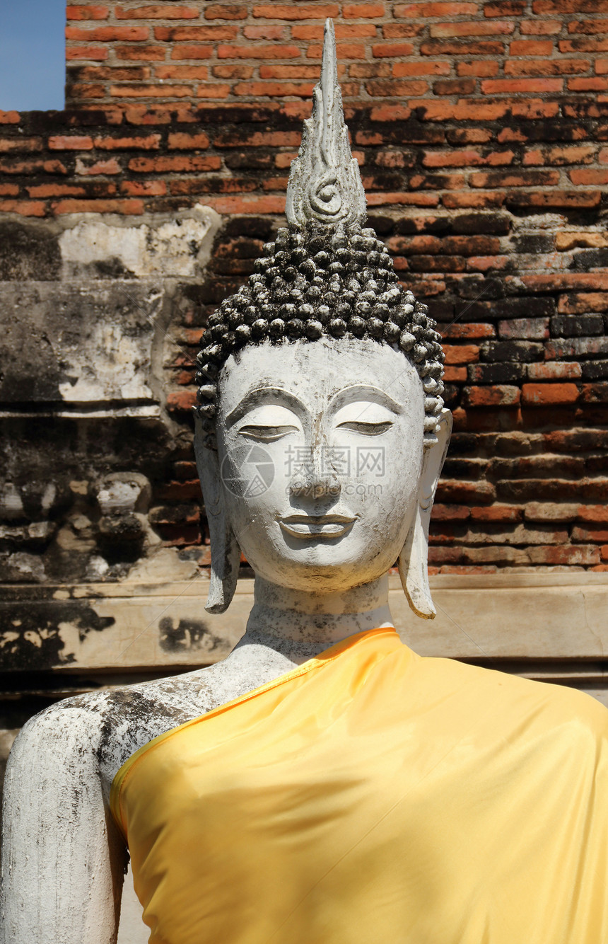 Ayutthaya地区的古白佛像文化宗教纪念碑旅游石头历史蓝色历史性天空精神图片