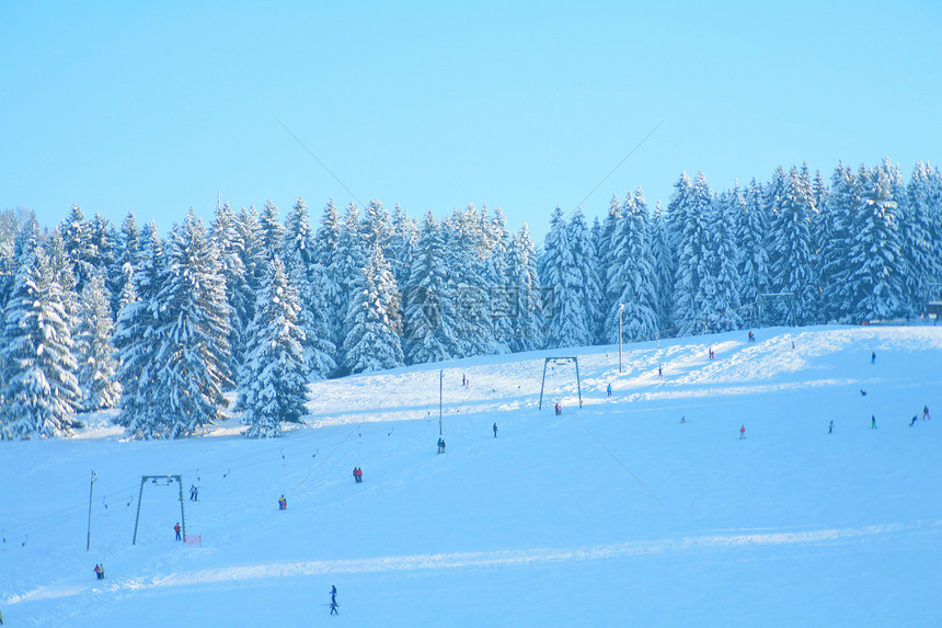 滑雪度假村天空时间薄片季节性雪花蓝色水晶季节降雪冰柱图片
