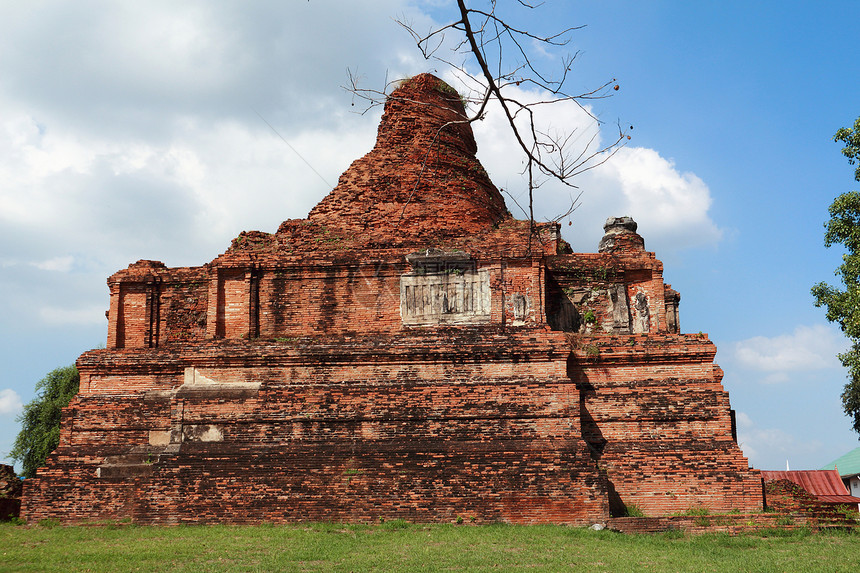 Ayutthaya有蓝天的古老塔塔历史性石头精神信仰艺术旅行蓝色历史纪念碑文化图片