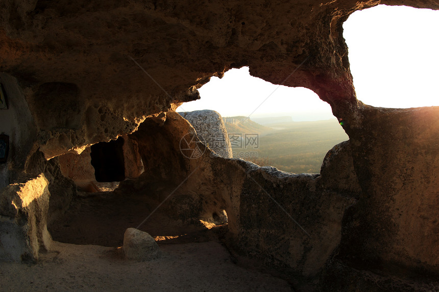 乌克兰克里米亚州爱斯基凯门山洞城乌克兰风景太阳岩石旅行地平线天气天堂海岸线热带天空图片