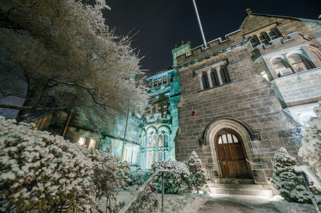 波士顿大学的城堡城季节橙子事业部大学地标时间大厦天气校园背景