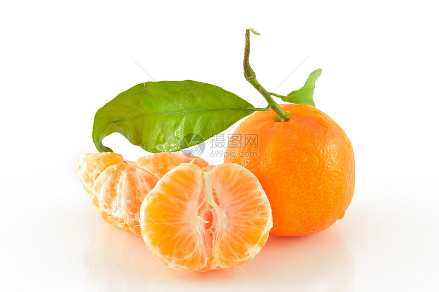 白色背景上的近针切片柑叶健康饮食活力食物茶点水果图片
