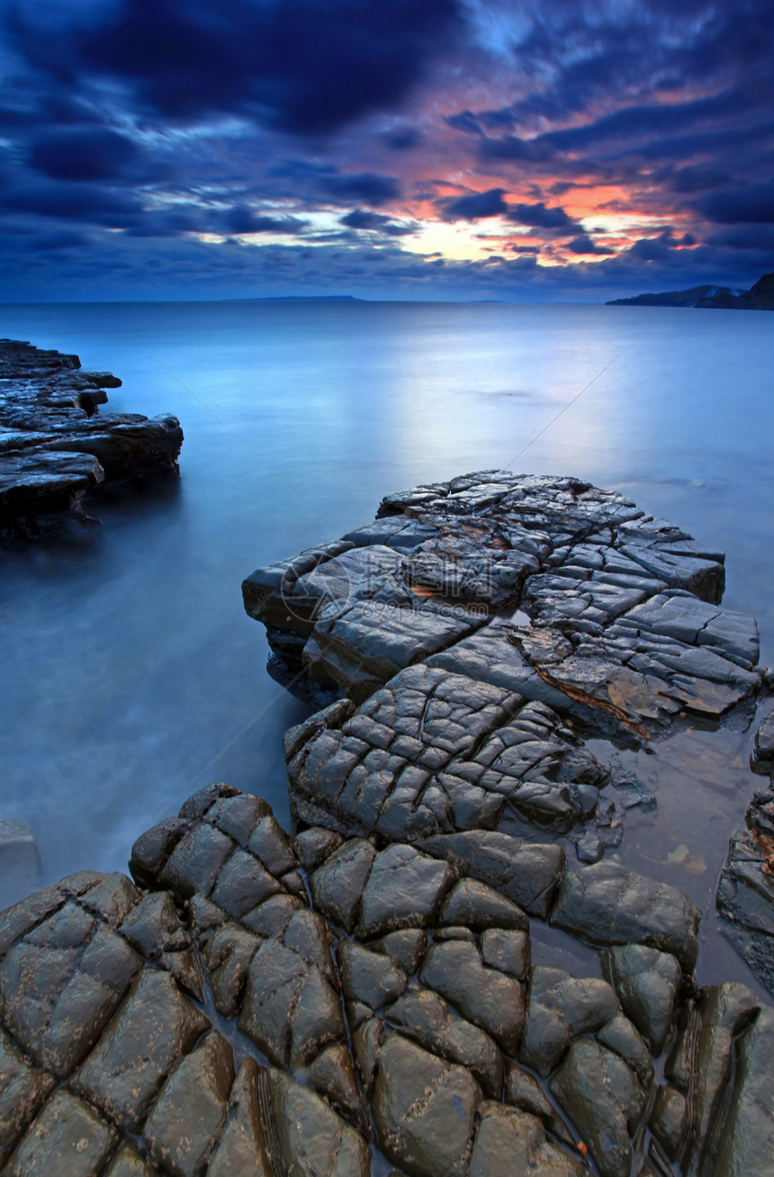 金梅里奇湾旅行海岸线海浪侏罗纪海岸日落天空旅游海滩岩石图片
