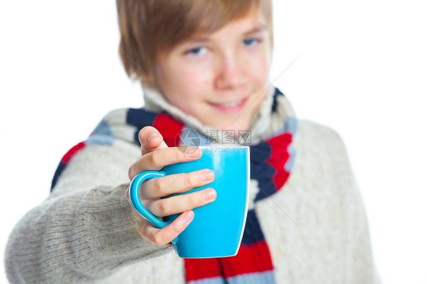 寒冬风格的年轻冷冻少年杯子男性毛衣男生咖啡快乐乐趣金发女郎男人微笑图片