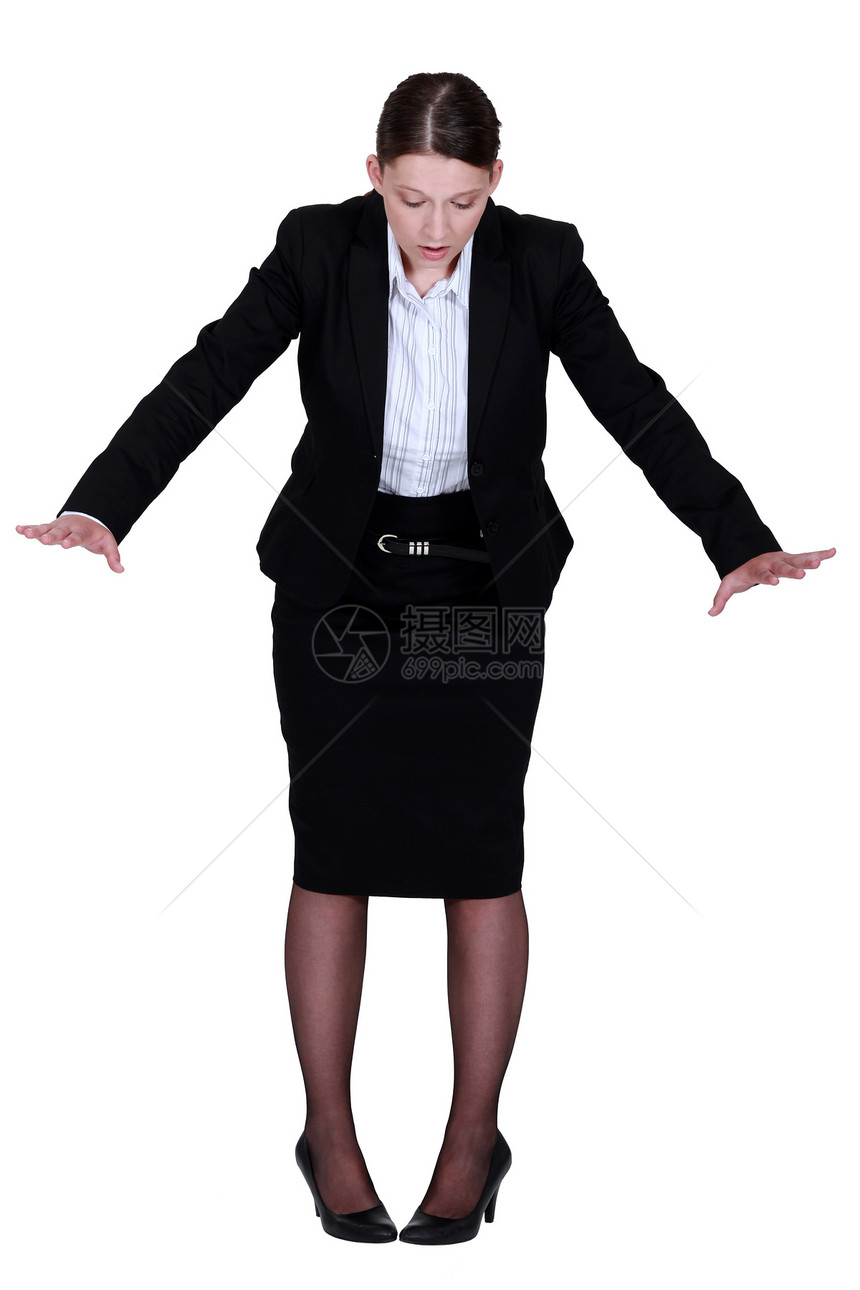 处于边缘的女商务人士情感套装白色人士焦虑压力工作商务指甲身体图片