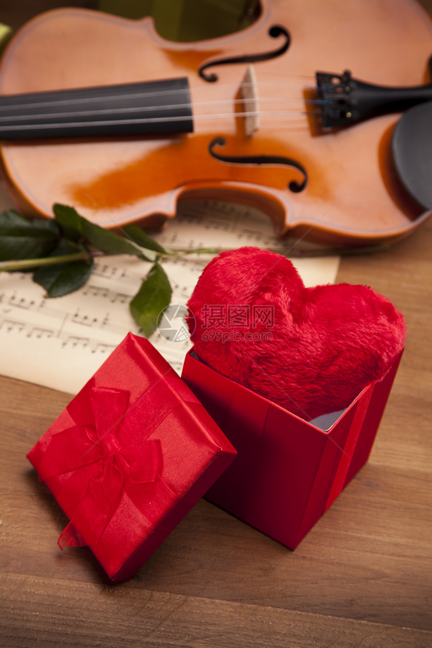 美丽的玫瑰和小提琴艺术音乐白色细绳旋律床单笔记黑色红色棕色图片