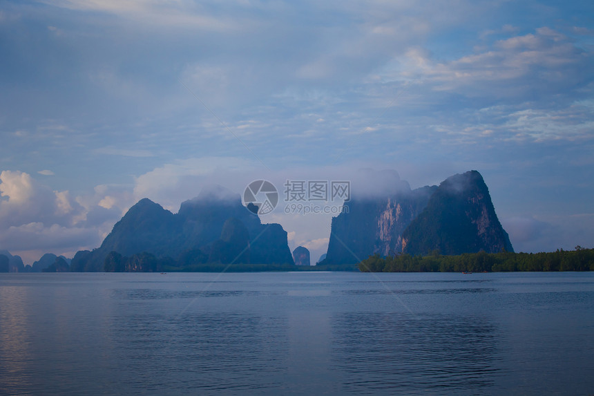 海与山天空石头悬崖岩石海景风暴场景海浪海洋森林图片