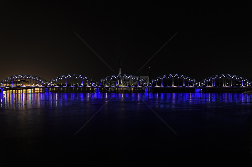 铁路桥梁国家灯光反射照明黑暗图片