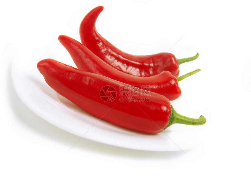 白盘上美味的红胡椒图片