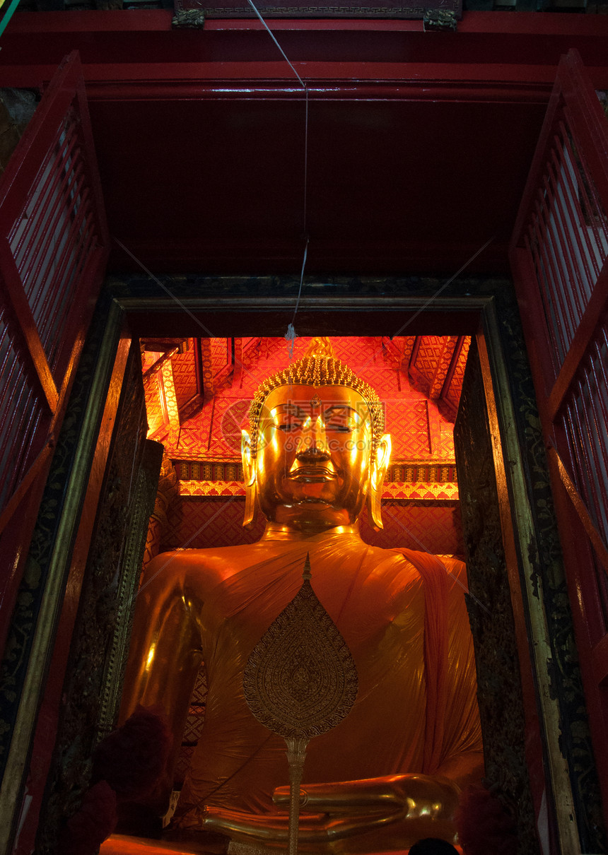 大金大佛像艺术精神雕塑佛教徒游客历史热带文化旅行力量图片