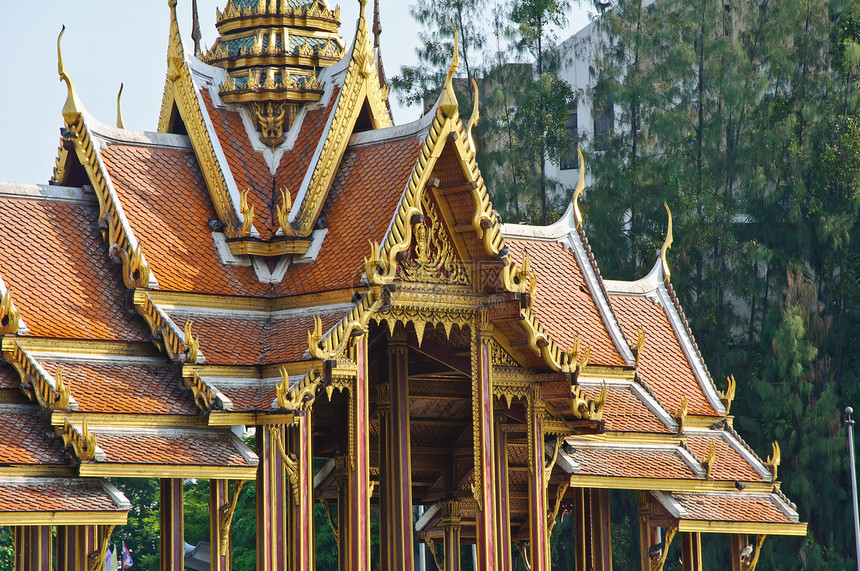 美丽的泰国佛教宫殿屋顶图片