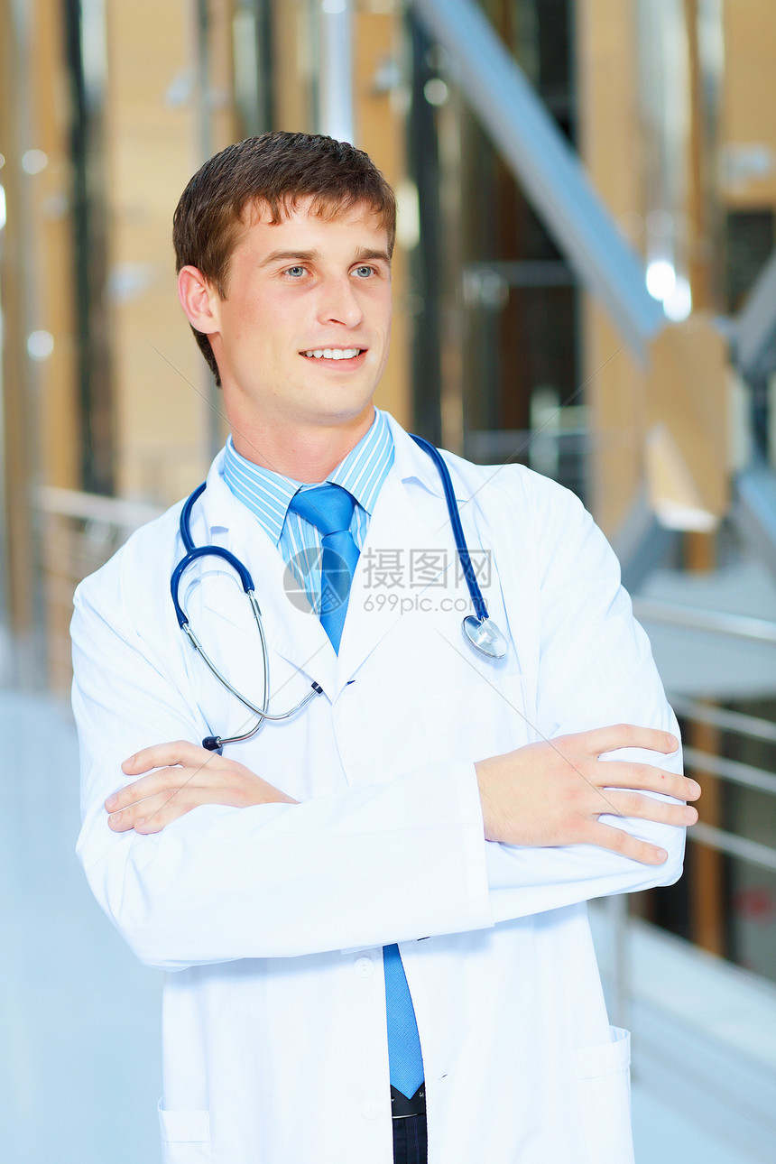 友好型男医生长袍男人职业医师医疗职员微笑折叠诊所疾病图片