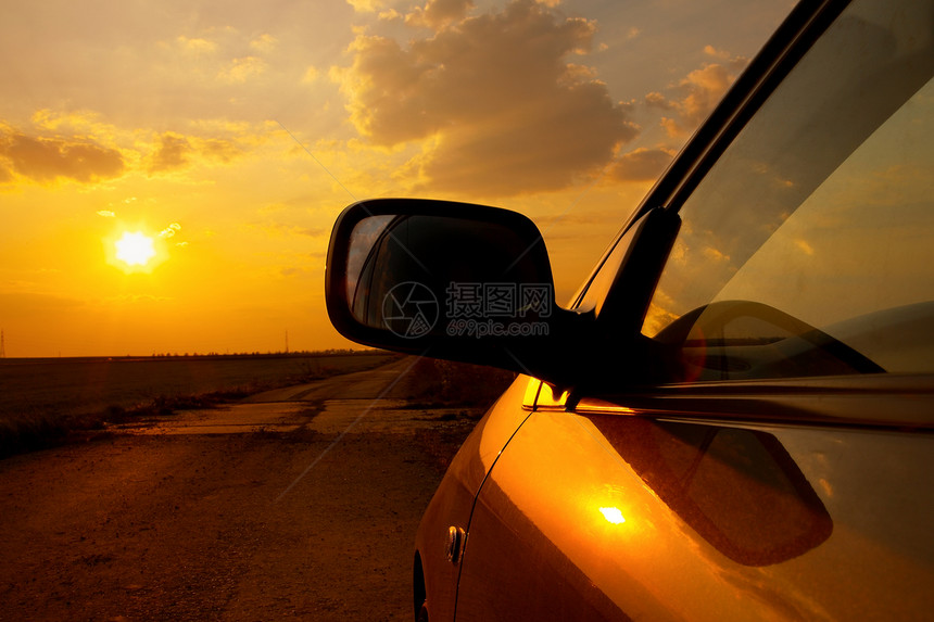 汽车日落镜子假期地平线公园阳光旅行太阳车辆运输反射图片