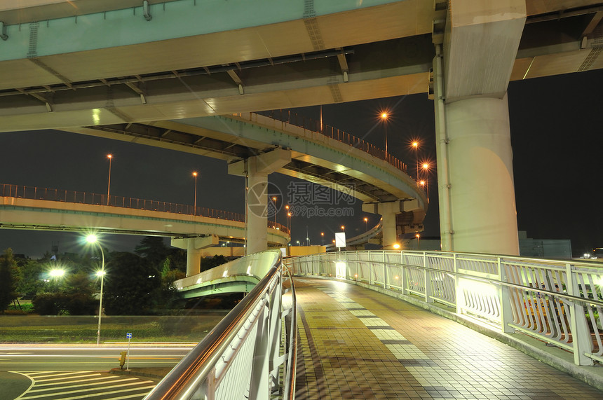 东京公路边界路口建筑学金属交通绿色黄色路面柱子景观图片