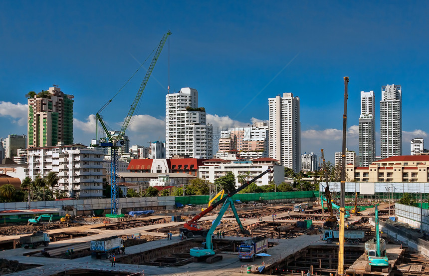 市中心建筑工地的建筑图片