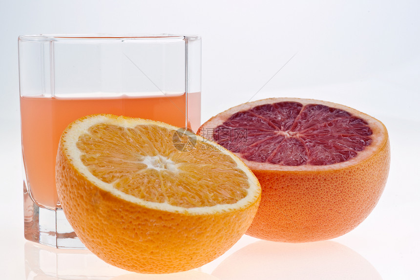 葡萄果 橙子和果汁食物灰色红色柚子甜点玻璃黄色水果阴影热带图片