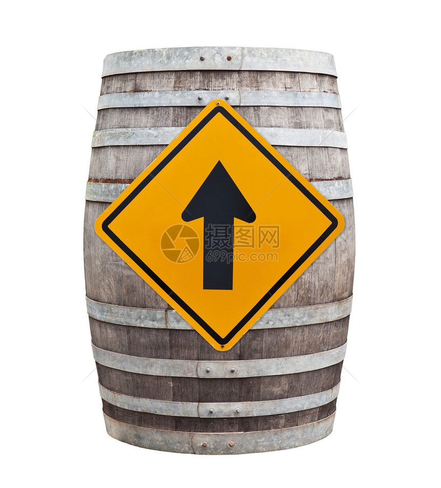 大红酒桶 有交通标志 孤立在白色的后院酒精啤酒酒厂木头棕色饮料黄色图片