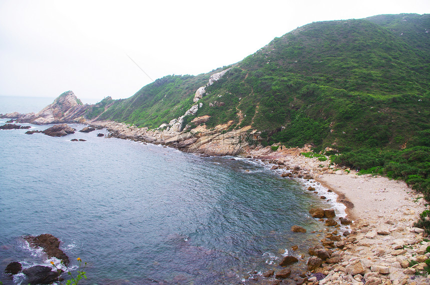 中国的海边有巨大的岩石辉光场景石头紫色悬崖风景蓝色天空阳光海岸图片