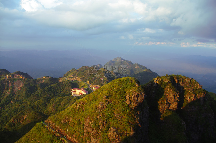 指甲山脊日落太阳季节首脑色调天空岩溶青金石山顶山坡爬坡图片