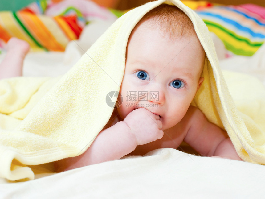 毛巾以下婴儿洗澡毯子女孩卫生浴缸兴趣后代童年孩子女儿图片