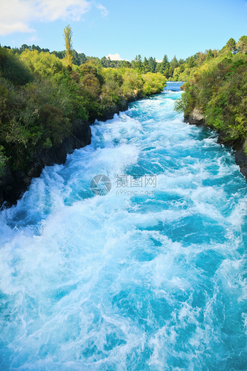 胡卡瀑布峡谷漂流蓝色山沟激流白色风景运动力量速度图片