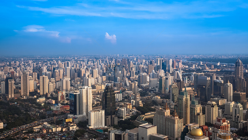 泰国09年11月 与N号公路交车的城景摩天大楼结构城市人群摘要天空高密度交通夜景建筑图片