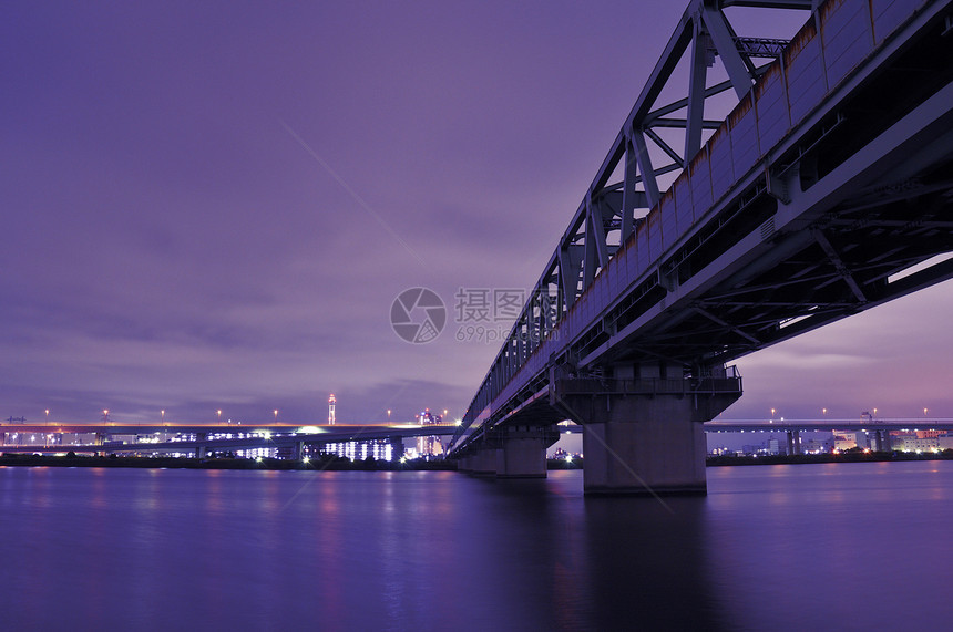 夜桥紫色建筑学蓝色金属反射天空铁路照明水平荒川图片