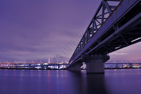 夜桥紫色建筑学蓝色金属反射天空铁路照明水平荒川高清图片