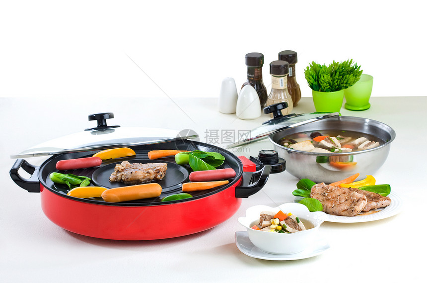 电烧烤和烹饪锅 一个有用的厨房用具图片