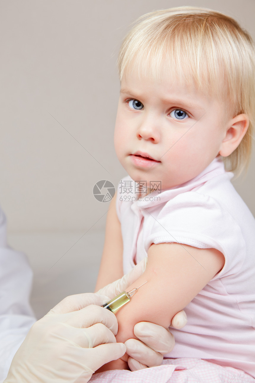 小女婴要打针了流感孩子治疗疾病药品诊所感染医院病人医生图片