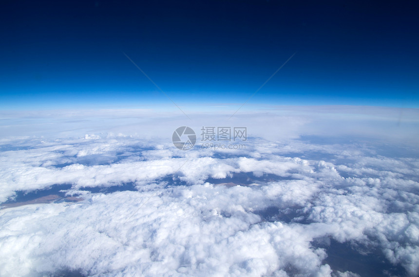 空中天空蓝色气候天堂环境柔软度天际阳光气象白色场景图片