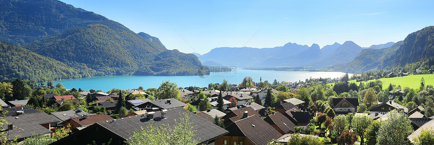 阿尔卑斯山村爬坡城市支撑风景草地旅行蓝色全景假期房子图片