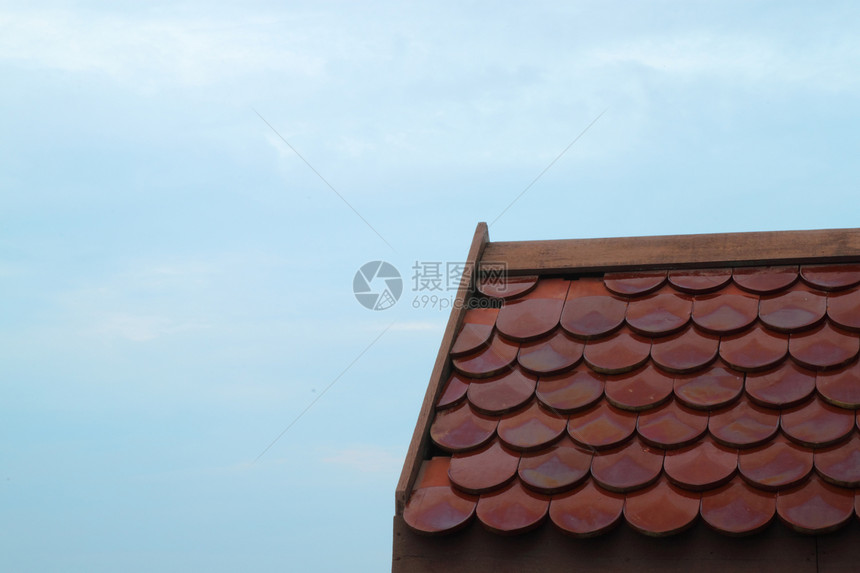 瓷砖屋顶庇护所建筑石头红色苔藓蓝色板条天空建筑学房子图片