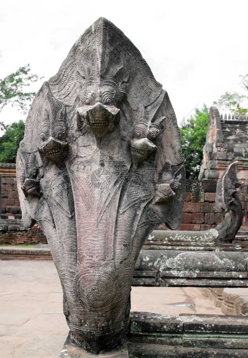 Nagas国王在Phanomrung历史公园下梯子艺术雕刻精神宗教历史古董建筑学信仰岩石动物图片