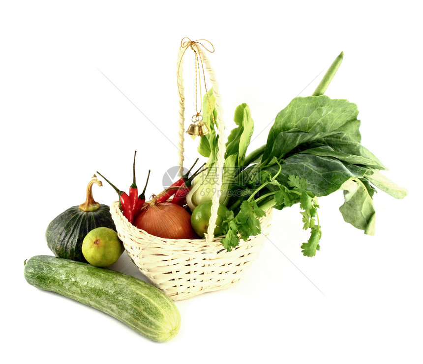 白色背景的篮子混杂蔬菜市场洋葱饮食南瓜水果叶子橙子香料黄瓜植物图片