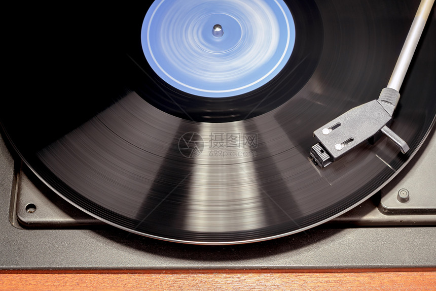 具有旋转乙烯基的旧唱片播放器 动作模糊图像光盘运动塑料划痕记录配乐甲板立体声磁盘玩家图片