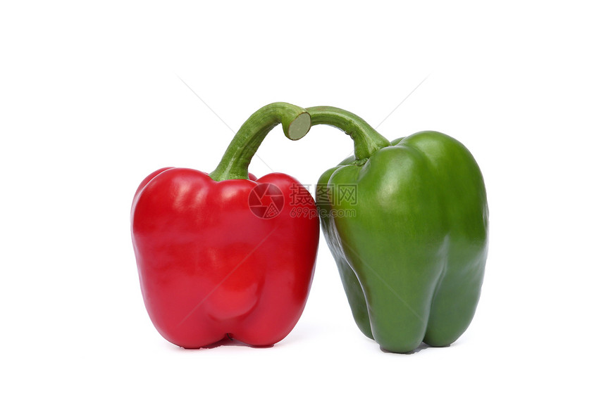 在白色背景上被孤立的新鲜红绿甜辣椒图片