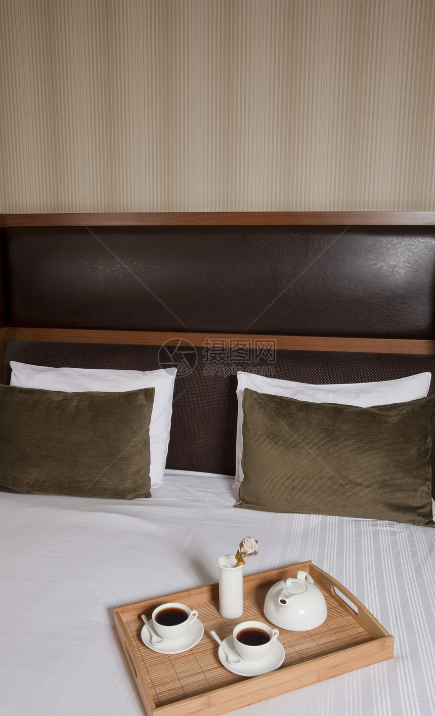 旅馆房间托盘卧室装饰花瓶果汁服务羊角咖啡家具杯子图片