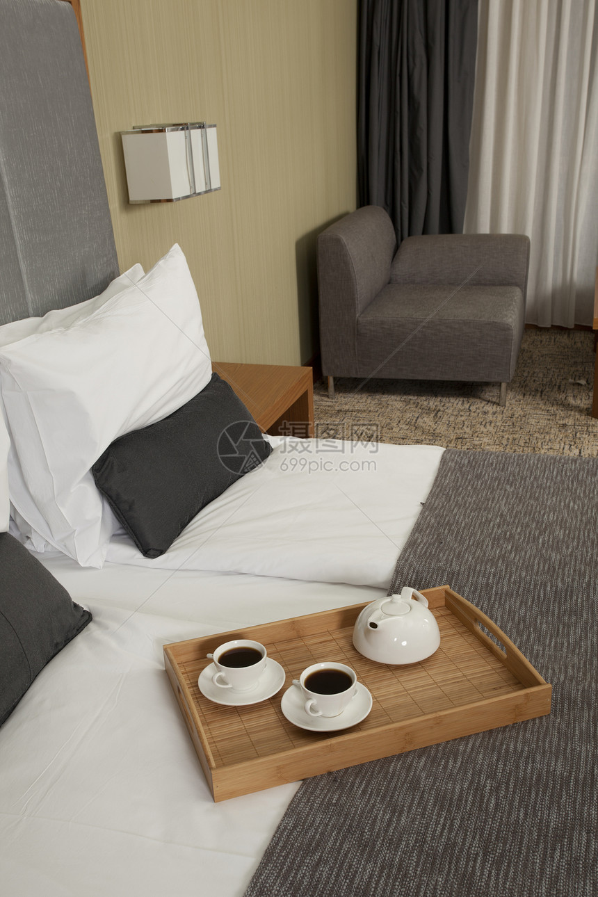 旅馆房间食物咖啡杯子酒店花朵飞碟饮料床单装饰家具图片