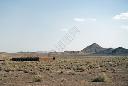 在伊兰沙漠中大草原废墟沙漠建筑学山脉建筑旅馆商队招待所背景
