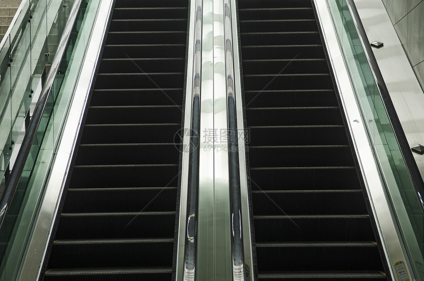 现代玻璃和金属扶升器细节几何楼梯自动扶梯作品图片