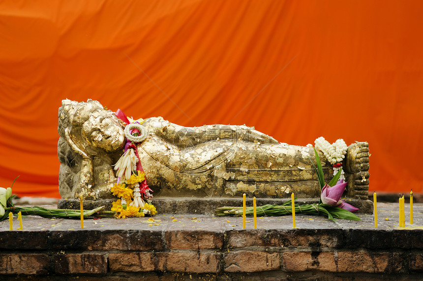 位于泰河沿岸的山上布吉达雕像寺庙数字佛教徒橙子宗教金叶子神社图片