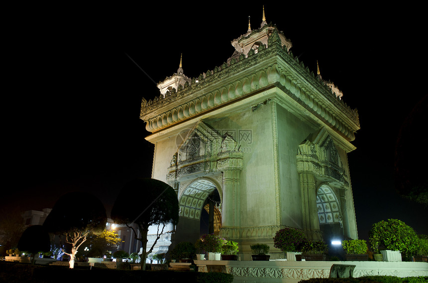 晚上帕图凯拱门 在万岁 劳斯建筑遗产城市地标风景纪念碑图赛万象图片