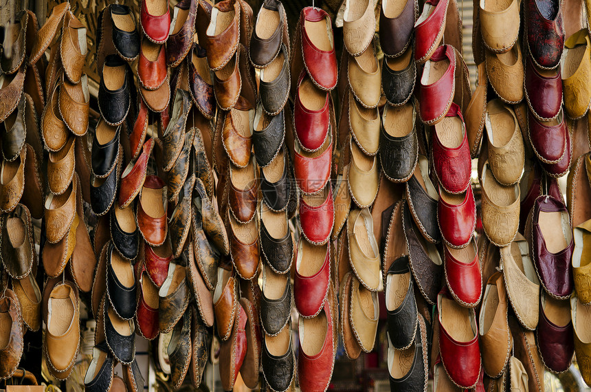 中的传统拖鞋鞋类市场露天店铺纪念品图片