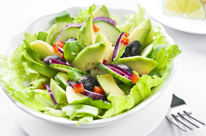 与阿沃卡多的沙拉吃饭黄瓜美食蔬菜绿色焦点盘子食物水果选择性图片