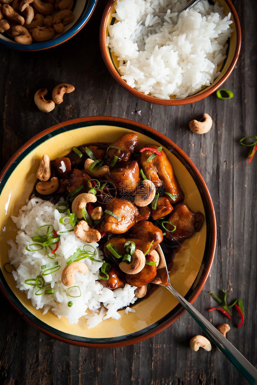 古柯可口可乐鸡勺子腰果盘子食物图片