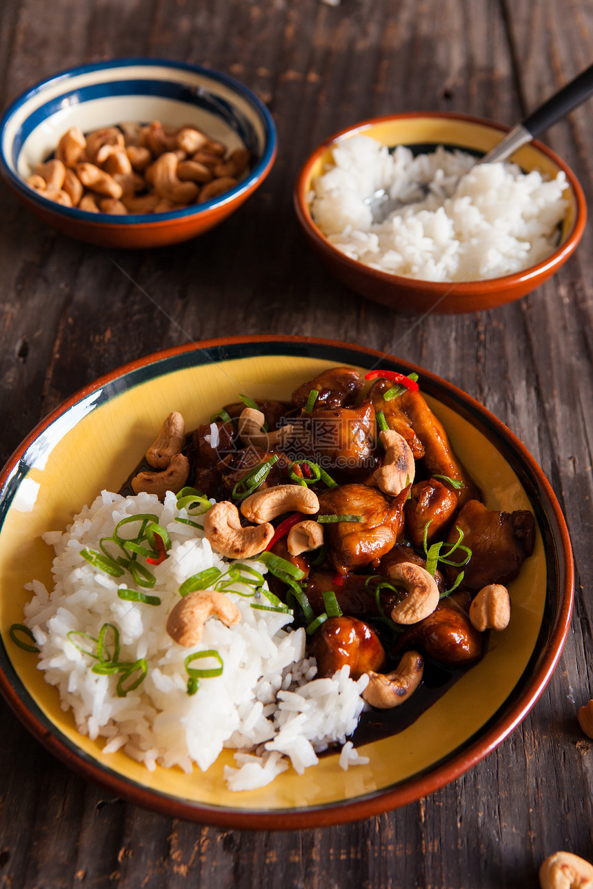 古柯可口可乐鸡腰果勺子食物盘子图片