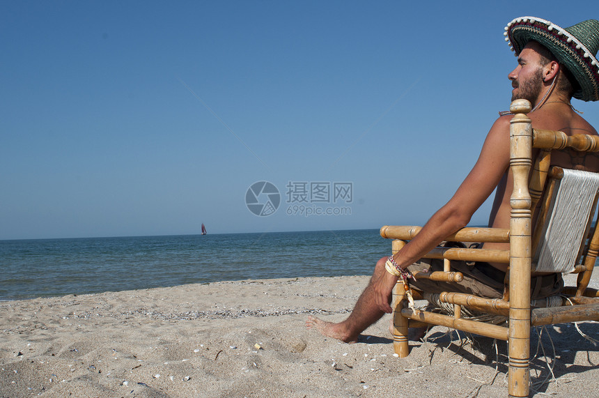 海滩上的男人生活方式假期男士旅行帽子图片