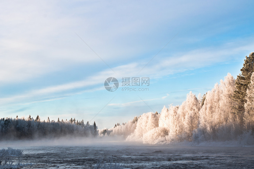 来自芬兰的迷雾地貌图片