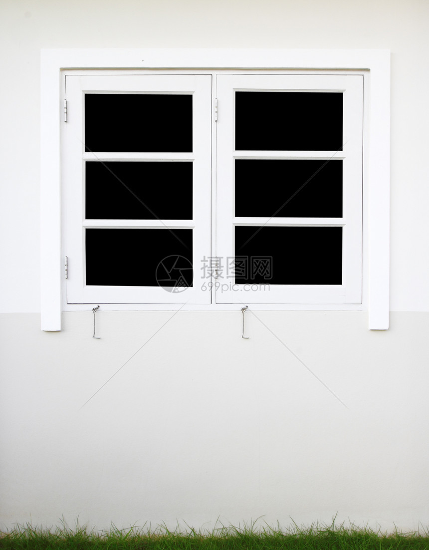 白墙上的窗口财产住宅销售蓝色窗户房子玻璃商业住房房间图片